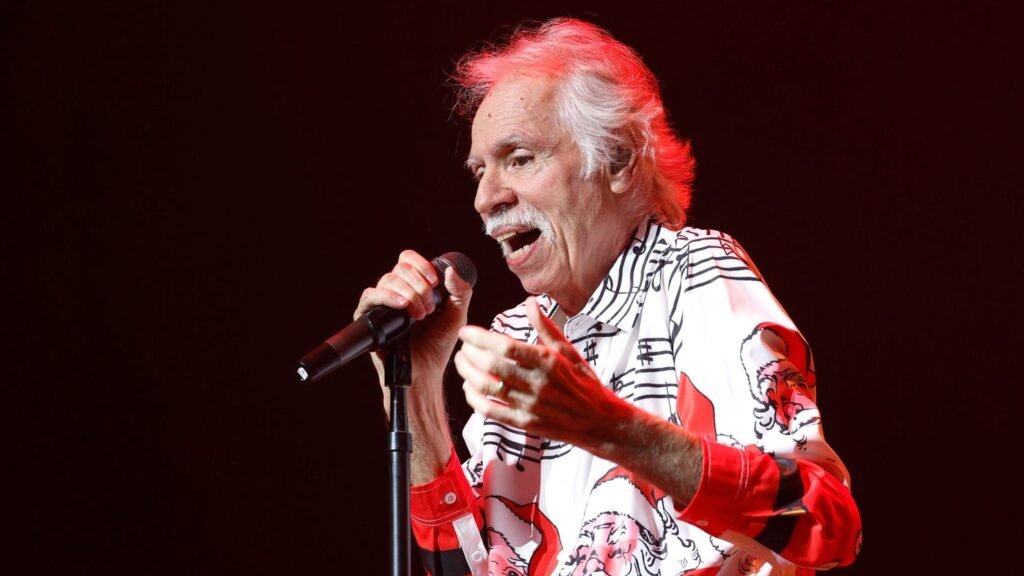 Joe Bonsall Net Worth 2024: Age, Bio, Salary, Relations & Key Facts